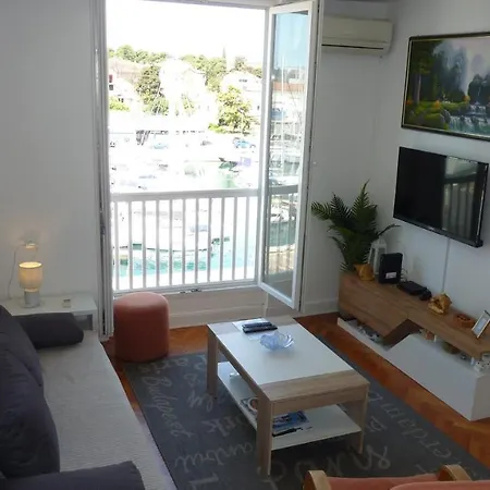 Marina View Apartment *